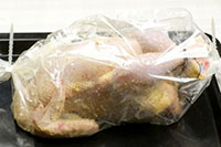 Как запечь курицу в рукаве в духовке