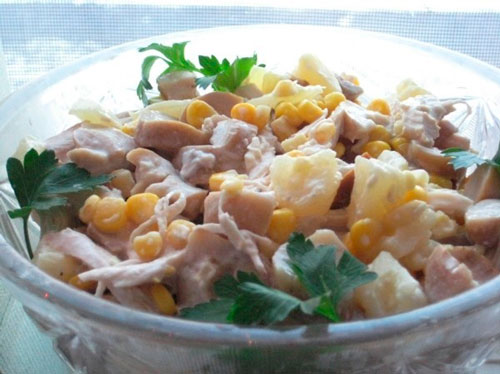 Салат с курицей и кукурузой – лучшие рецепты приготовления
