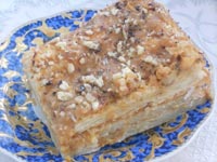 Слоеный торт с грецким орехом на скорую руку рецепт с фото